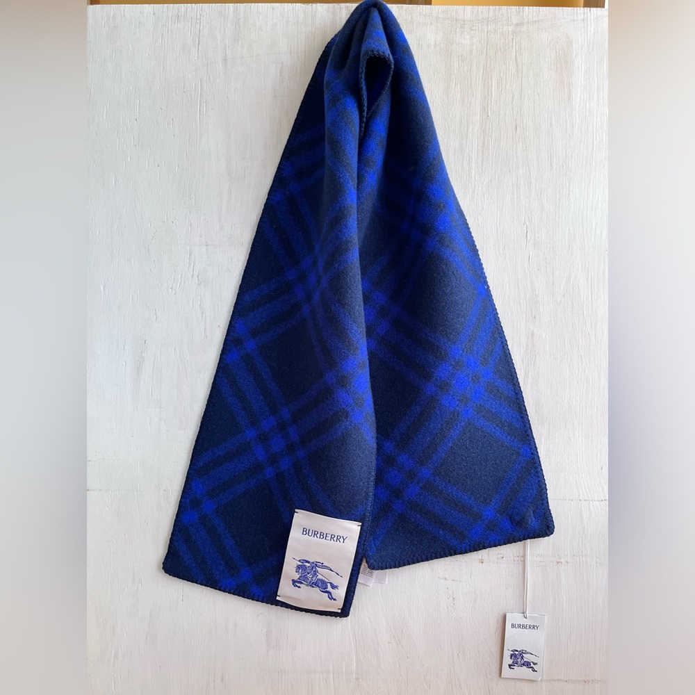 BURBERRY- Equestrian Knight Design Patch Check Wool Scarf - Picture 2 of 10